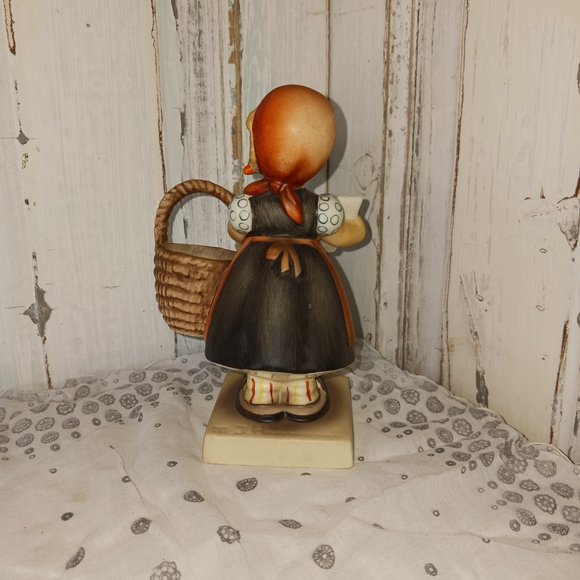 Vintage M.J. Hummel "Meditation" Figurine - Picture 3 of 6